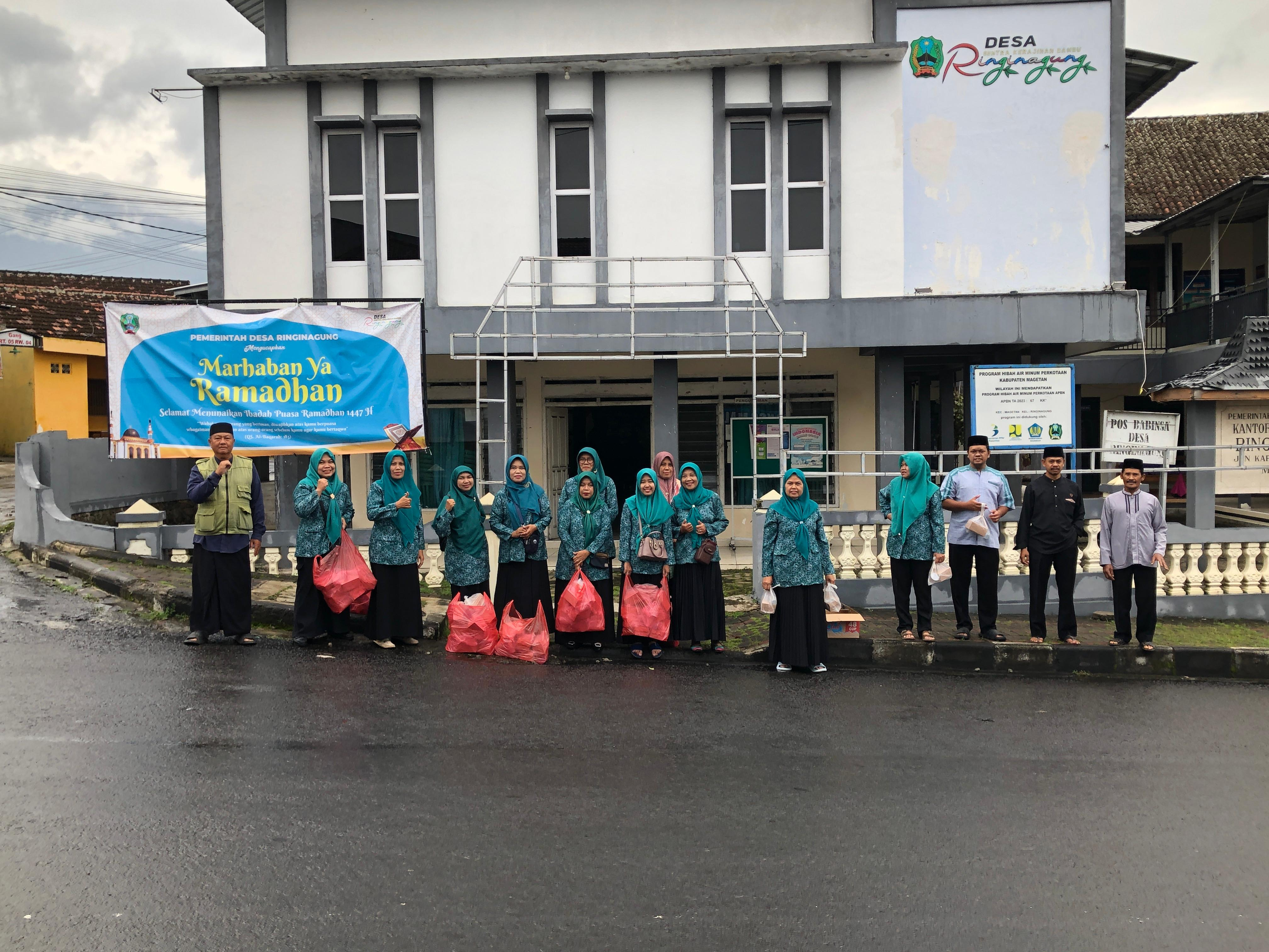 PEMERINTAH DESA RINGINAGUNG GELAR KEGIATAN BAGI-BAGI TAKJIL DI BULAN RAMADAN