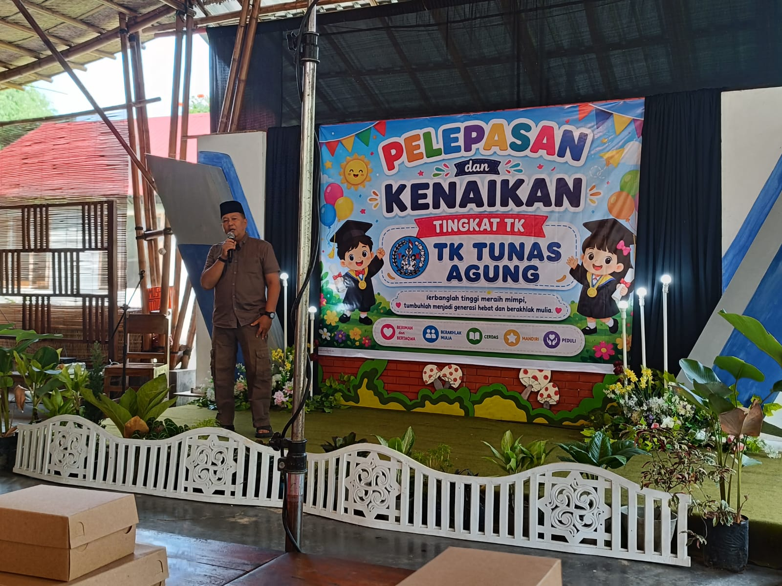 KEPALA DESA RINGINAGUNG HADIRI ACARA PELEPASAN DAN KENAIKAN TINGKAT TK TUNAS AGUNG