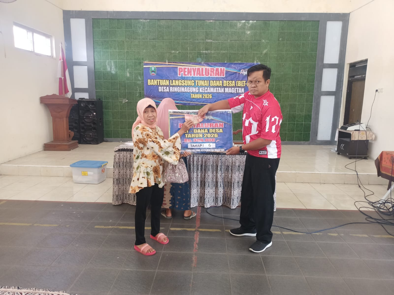 PENYALURAN BLT DANA DESA TAHAP VI TAHUN 2026 DESA RINGINAGUNG BERJALAN LANCAR
